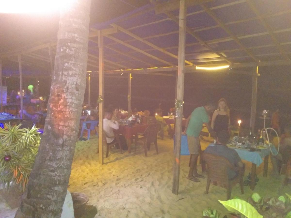 Hansa Surf Hotel هيكادوفا المظهر الخارجي الصورة