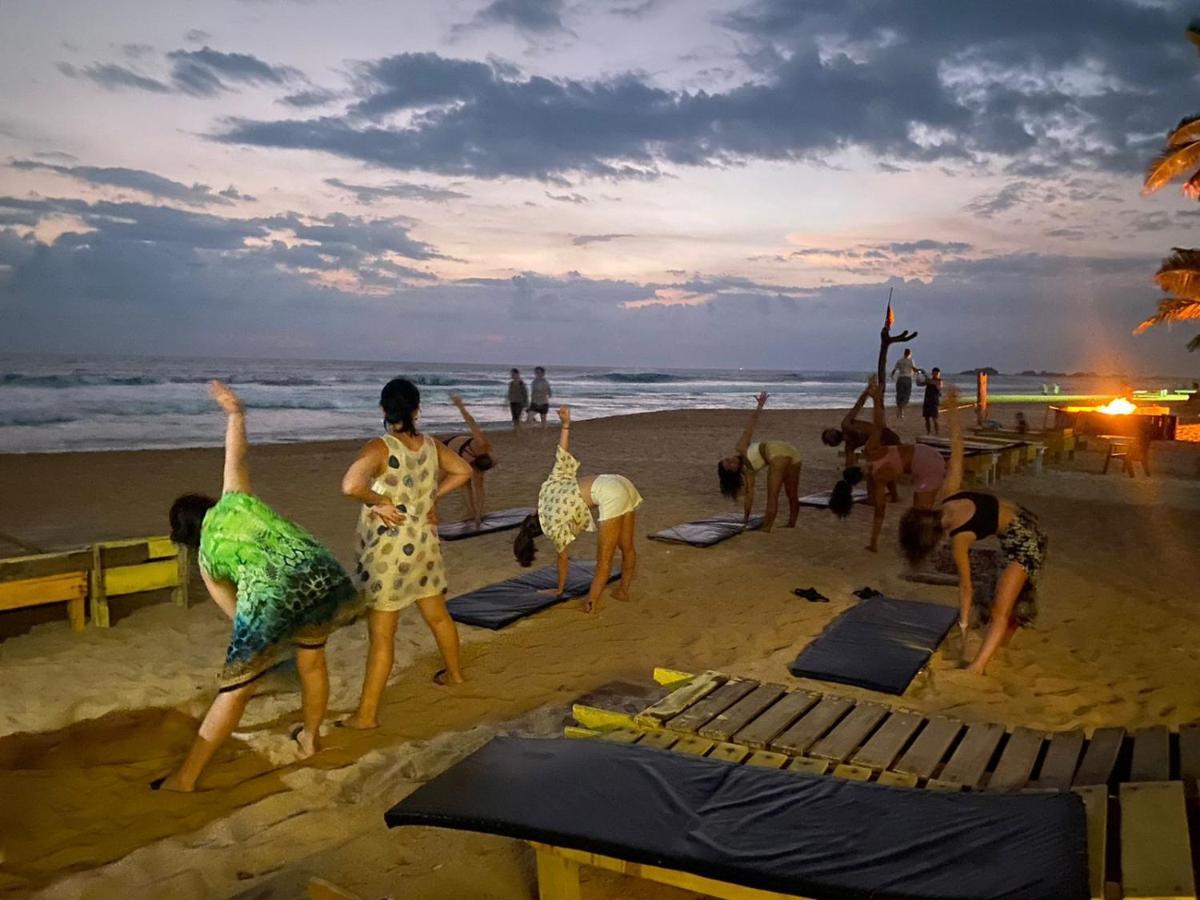 Hansa Surf Hotel هيكادوفا المظهر الخارجي الصورة