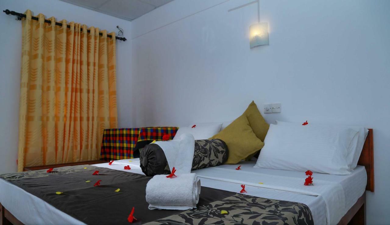 Hansa Surf Hotel هيكادوفا المظهر الخارجي الصورة